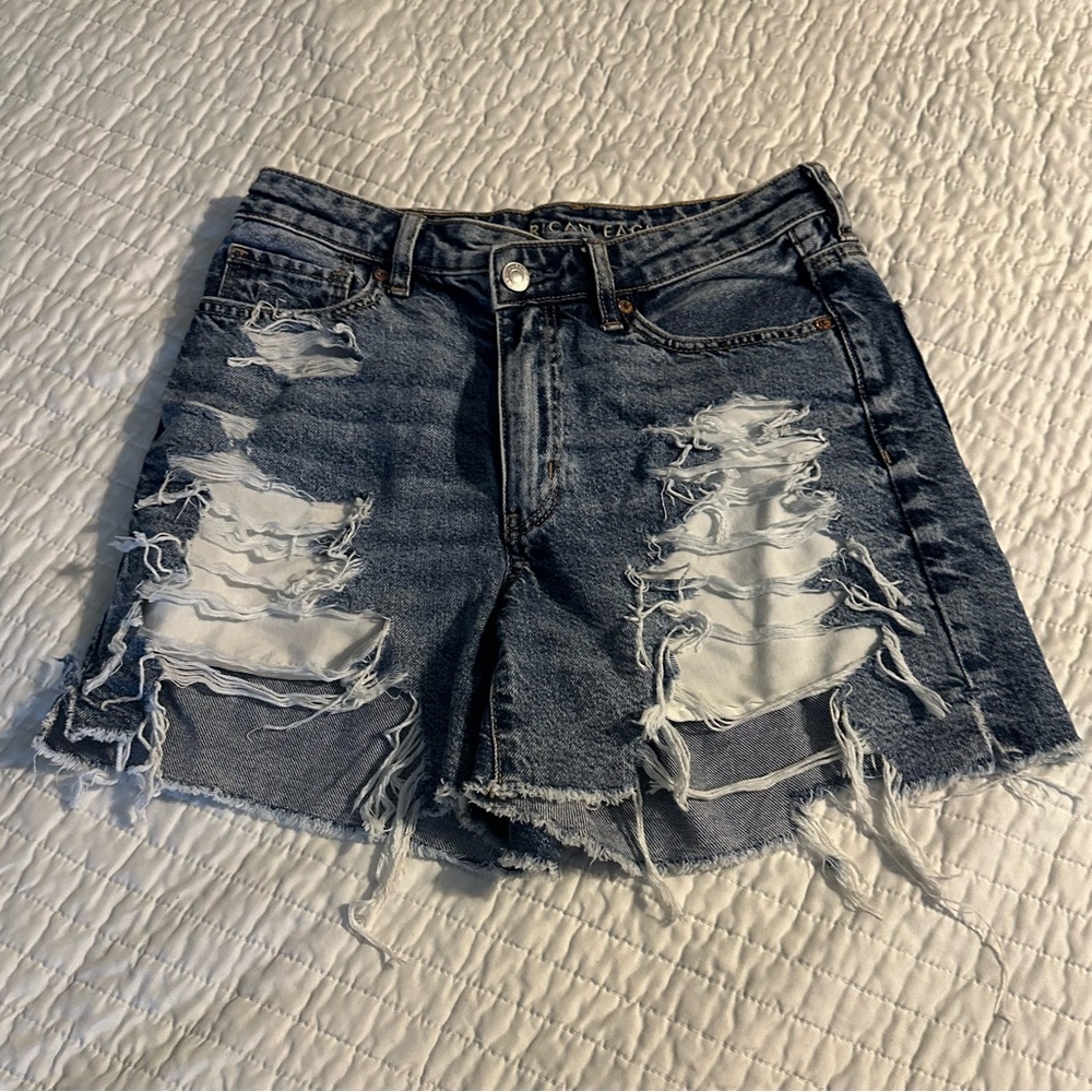 American Eagle distressed jean shorts size 6